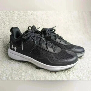 NWOT UNDER  ARMOUR Women Baseball shoes size 7 Microtips